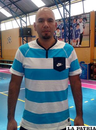 Marcelo Mendieta, entrenador de Carl A-Z