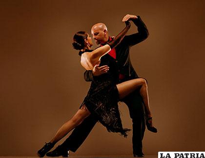 El tango era considerado un baile prohibido cuando apareció por primera vez /SITES.GOOGLE.COM