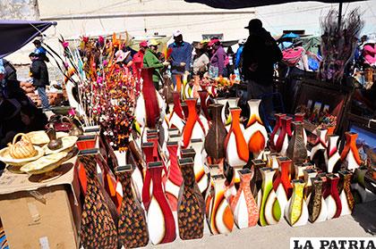 Variedad de productos se ofertan en cercanías a la plaza 
