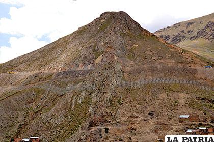 Cerro Posokoni es constantemente invadido por 