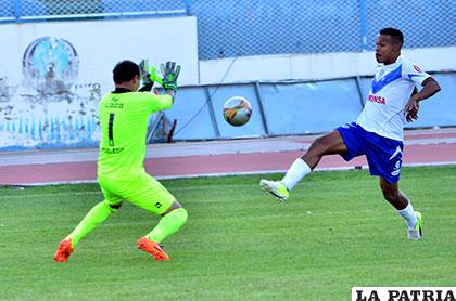 Jair Reinoso anota el primer gol de San José
