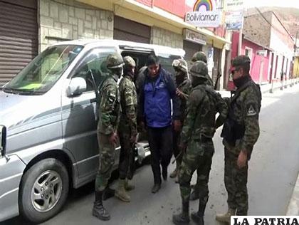 Un poco después del mediodía los presuntos contrabandistas llegaron a la ciudad de Oruro