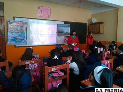 Estudiantes aprenden a cuidar el Medio Ambiente