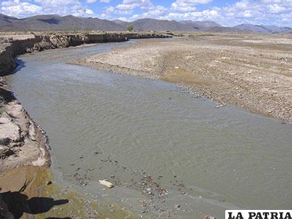 El río de Huanuni es el mayor transportador de materias tóxicas y contamina extensas superficies de terrenos agrícolas y ganaderos del sector