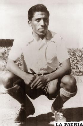 Escóbar en su época de futbolista