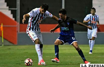 La acción del partido que terminó con el marcador igualado 1-1 /conmebol.com