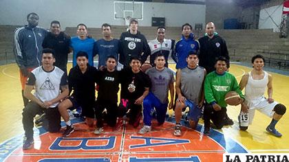 El equipo de Carl A-Z se preparó adecuadamente para este cotejo