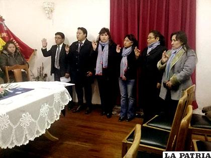 Durante el juramento de la nueva directiva de la Sociedad Científica de Farmacias filial Oruro