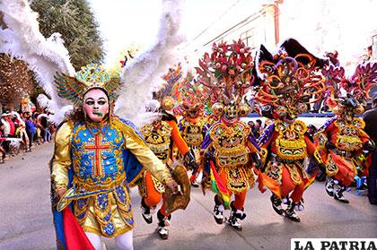 Entrada Folklórica mostró el colorido del Carnaval de Oruro