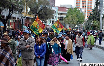 Vecinos de La Paz marcharon en contra de abusos de choferes /Marka Registrada