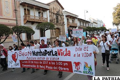 En diferentes ciudades marchan en defensa de la vida /marka-registrada