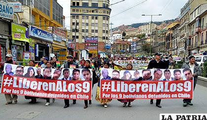 Familiares y organizaciones marchan para pedir la liberación de los detenidos en Chile /marka-registrada