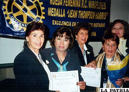 Es parte del Comité de Damas del Rotary Club San Miguel