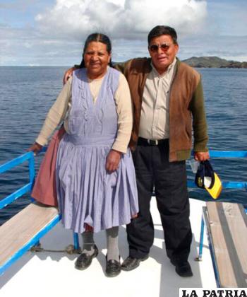 Isabel Cruz junto a su esposo disfrutando de un viaje familiar