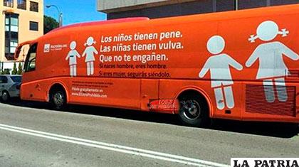 Bus naranja  contra la homofobia en Colombia /Movidanohomofia.com