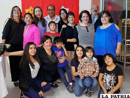 Doña Miriam Iporre de Miralles (+) junto a su familia que representó su vida