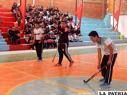 Dino Obiña, llegó a Oruro para capacitar a los deportistas orureños