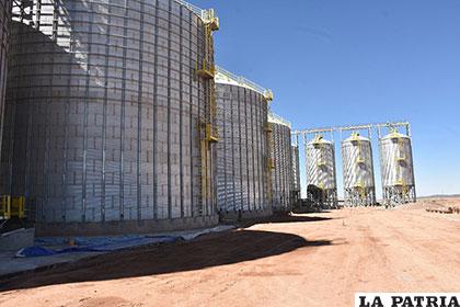 Cada silo almacenará 10.000 toneladas