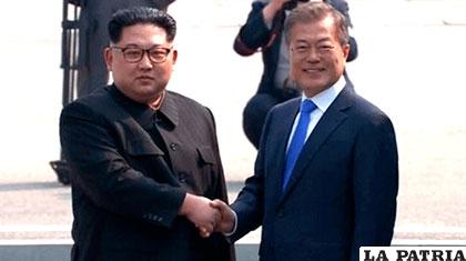 La imagen del histórico encuentro de los líderes de las Coreas