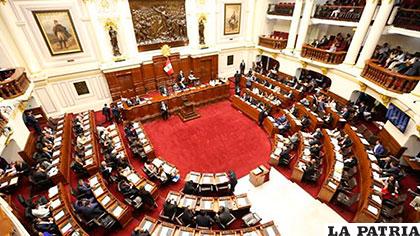 Según señaló el Legislativo en una comunicado oficial, la sesión plenaria se celebrará desde la 09.30 horas del miércoles en cumplimiento del artículo 130 de la Constitución peruana