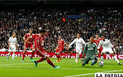 James Rodríguez fue autor del segundo gol del Bayern
