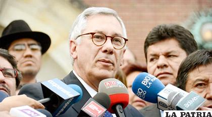El ex presidente Eduardo Rodríguez Veltzé está orgulloso de ser un funcionario público /ANF