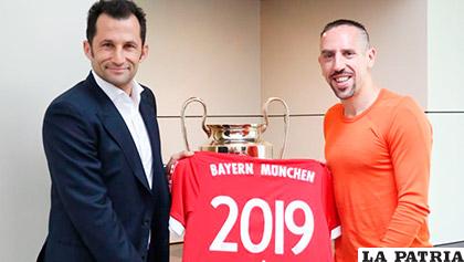 Franck Ribery renovó su contrato con el Bayern alemán hasta el 2019