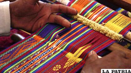 Los tejidos andinos como el aguayo han estado asociados a una función utilitaria