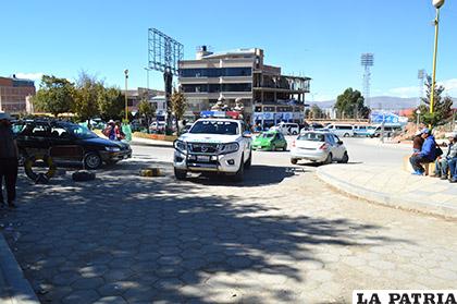 La patrulla que trasladó al alcalde, el momento que arribó al penal