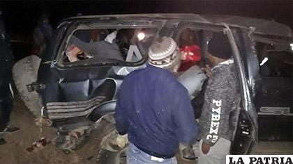 El vehículo volcó en Patacamaya /ERBOL