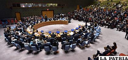 Embajadores de diferentes países de la ONU respetan un minuto de silencio /El Telégrafo
