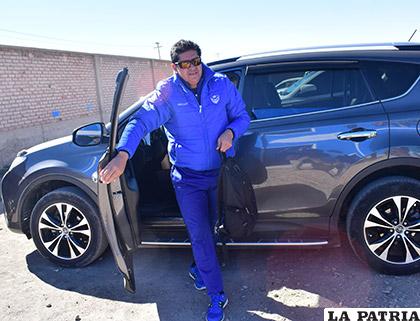 Villegas a su arribo al escenario deportivo, no quiso referirse al tema económico, sino solo habló del aspecto técnico