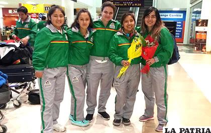 Integrantes de selección boliviana de tenis de mesa, entre ellas Cortez y Rocha /Gustavo Cortez
