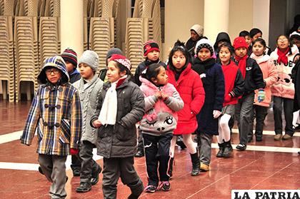 El intenso frío obliga a enviar a los niños más abrigados a la escuela /Archivo