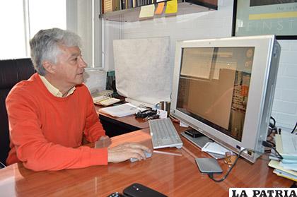 El físico René Chávez, encargado del proceso /udgtv