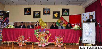 Personalidades involucradas en el Carnaval de Oruro durante la Sesión de Honor