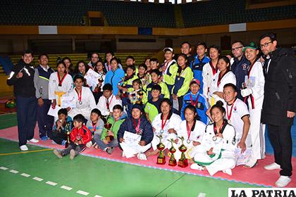Ganadores del certamen interclubes de taekwondo