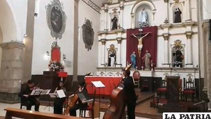 Parte del Coro y Orquesta Antiqva Musicvum durante su presentación en el templo de San Francisco /Facebook. Juan Pablo Villegas