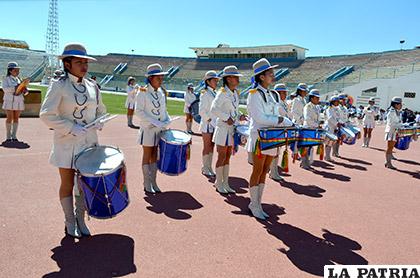Las bandas estudiantiles también participan en eventos deportivos /Foto referencial
