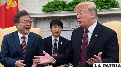 El presidente surcoreano, Moon Jae-in (i), y el presidente estadounidense, Donald Trump /EL ALTE?O