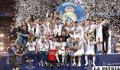 Celebran los integrantes del Real Madrid la obtención del título de la Champions League /as.com