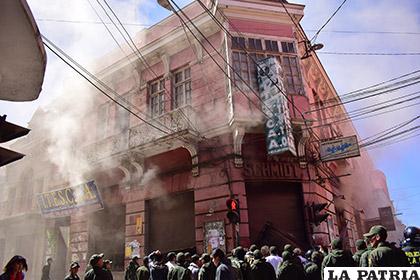 Edificio patrimonial sufrió daños durante el incendio /Archivo