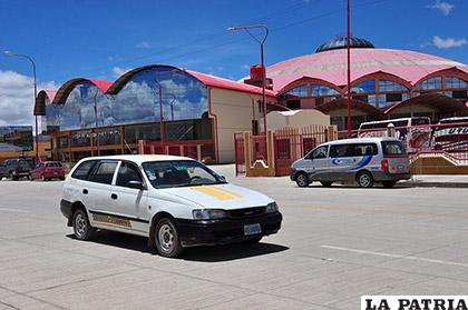 Los taxistas piden que no se cobre más de 5 bolivianos de la nueva terminal al Casco Viejo /Archivo
