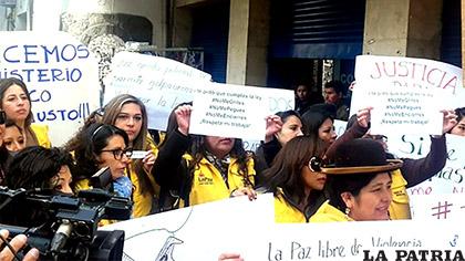 La protesta fue frente a la Fiscalía /ERBOL