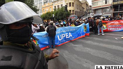 La UPEA durante una marcha exigiendo justicia para Jonathan /LOS TIEMPOS