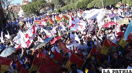 Miles de personas participaron del cabildo del 15 de mayo /Noticias de Bolivia y del mundo