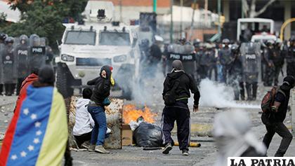 Las calles en Caracas se transformaron en escenarios de guerra /PUNTUAL.CL