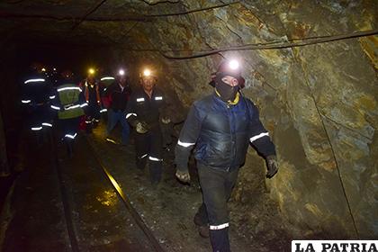 Mineros de la estatal cada día se enfrentan con los 