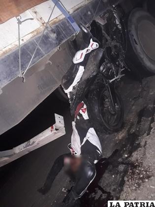 El conductor quedó atrapado en uno de los neumáticos del camión /LA PATRIA