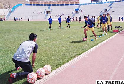 Saucedo con el balón, ayer los 